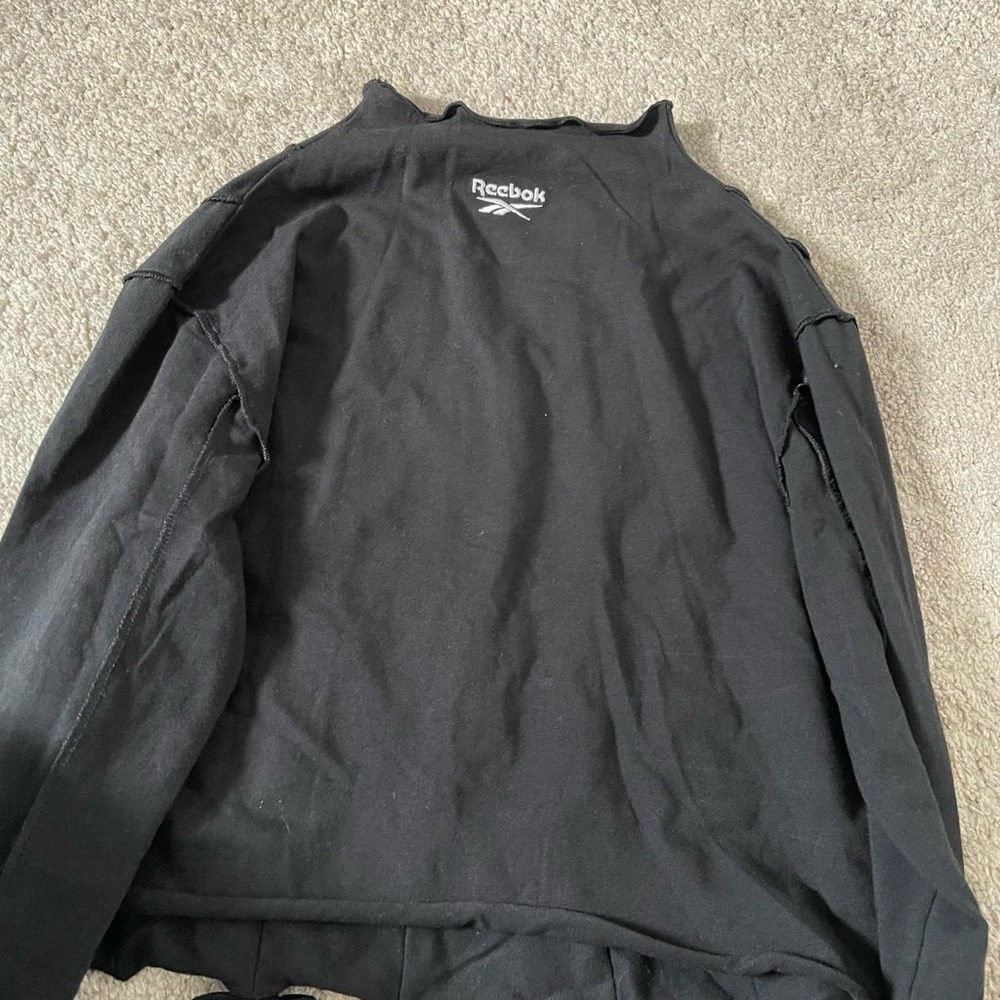 REEBOK | LONG SLEEVE CROPPED MOCK NECK - Picture 2 of 4